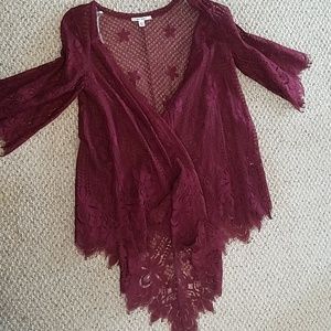 M/L lace maroon shawl by Miami.